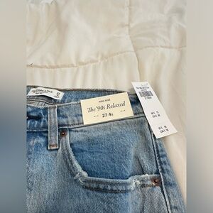 NEW WITH TAGS abercrombie 90s relaxed jeans high rise size 27 SHORT